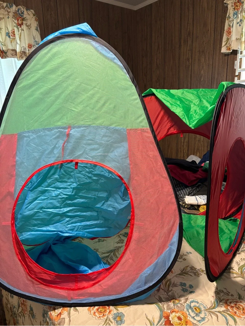 Roadacc play tent
